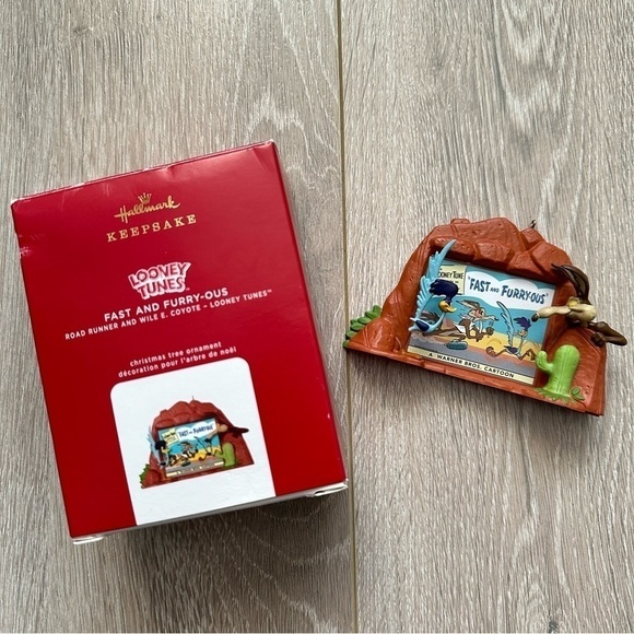 Hallmark Keepsake Looney Tunes Fast and Furry-ous 2020 Christmas Tree Ornament - Picture 1 of 11